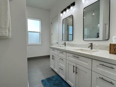 Gorgeous Tropical Estate Home in East End – Camp Bay Estates, Casa Blanca
