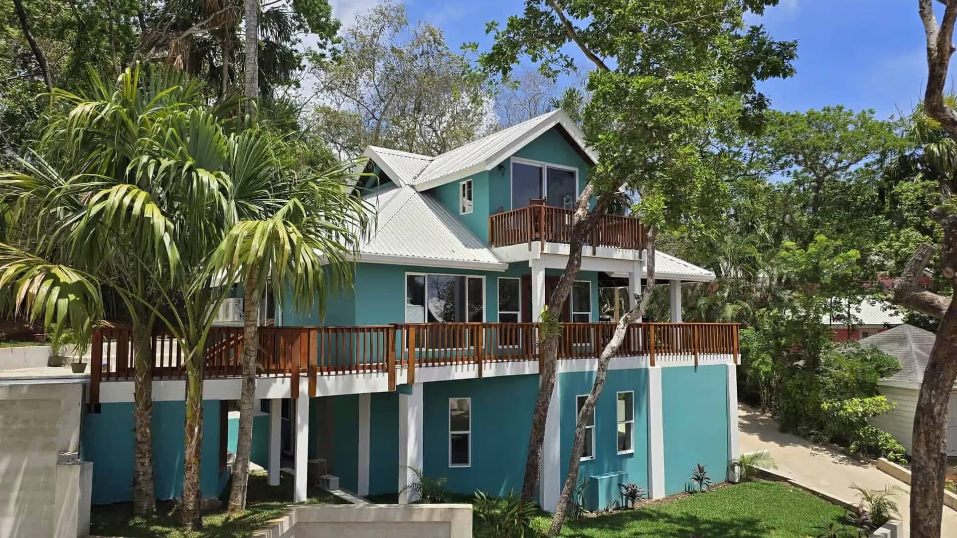 Newly Renovated Home in Luna Beach Resort, (Treehouse)